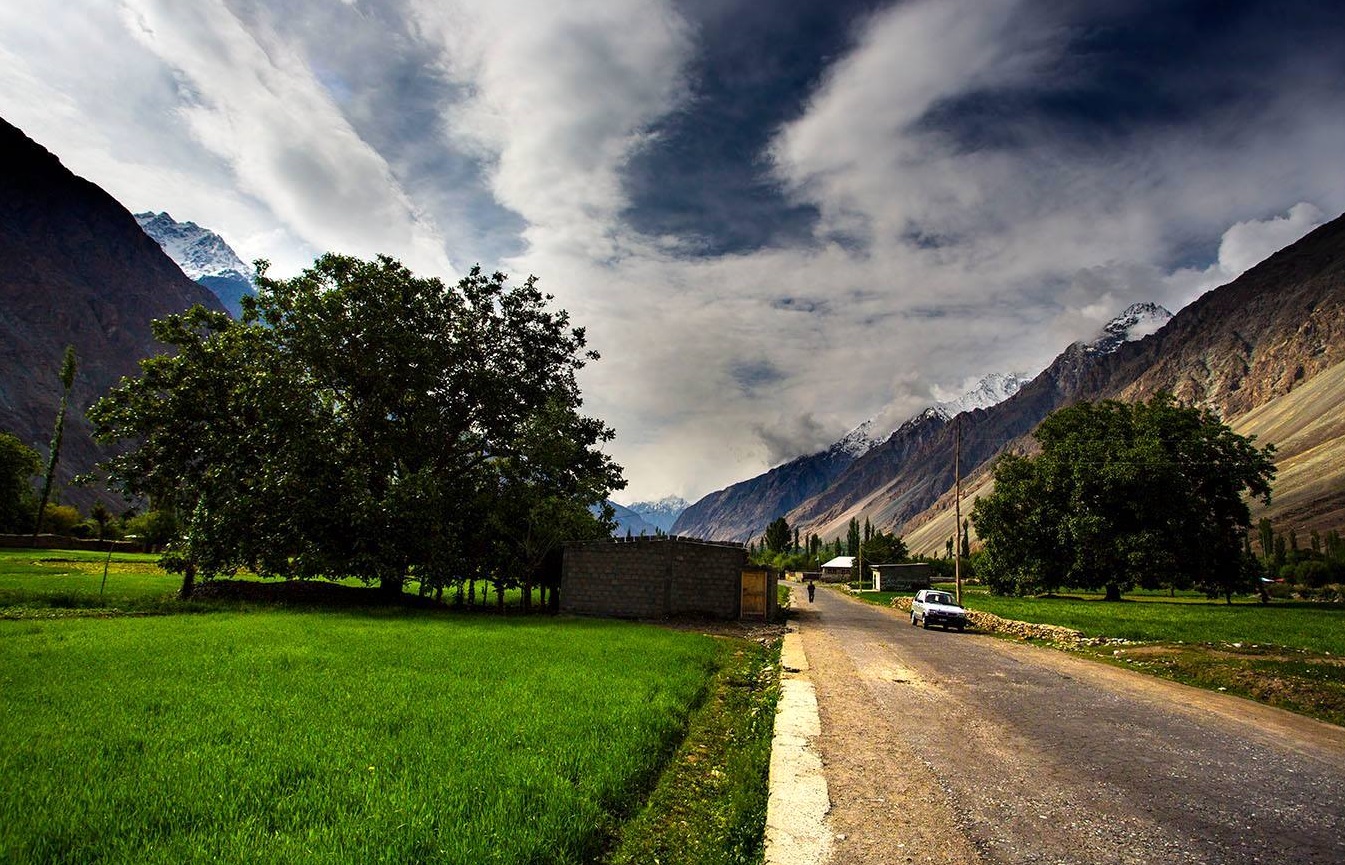 Yaseen-Valley-road-view